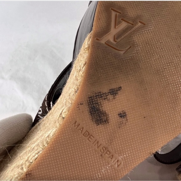 LOUIS VUITTON Brown Patent Leather Wedge Platform Sandals Made in Spain 38 8US - Picture 13 of 13